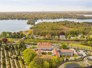 Magnificent office spaces at the city's green parks and recreational oases