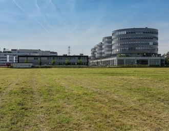 900x500