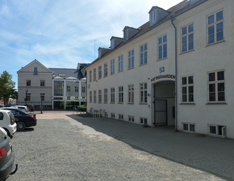 900x500