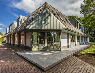 Plein 1945, Laren