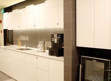 70 m² Coworking space  in Beijing , 23/F Taikang Financial Tower (100026) - 5 | MatchOffice.com