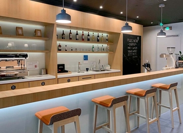 10 m² Shared office  in Shanghai, Pudong, 501 Middle Yincheng Road (200120) - 5 | MatchOffice.com