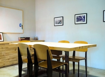 Meeting room 6/F, Cheung Hing Industrial Building, 12P Smithfield Road  Kennedy Town