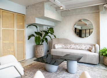 Сoworking Suite 1204, Eastern Harbour Centre, 28 Hoi Chak Street  Quarry Bay