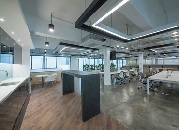 Сoworking Unit 803, 8/F, Lai Cheong Factory Building, 479 Castle Peak Road  Kowloon