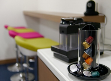 100 m² Business park in Central, Hong Kong, 142-146 Queen's Road (%[postal_code]) - 2 | MatchOffice