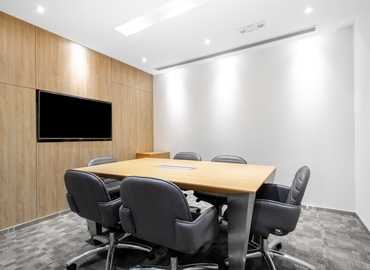 Business center 100 Queen's Rd    Central, Hong Kong