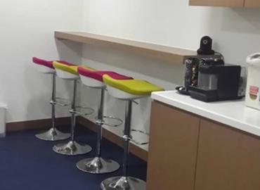 100 m² Serviced office in Central, Hong Kong, 142-146 Queen's Road (%[postal_code]) - 7 | MatchOffice.com