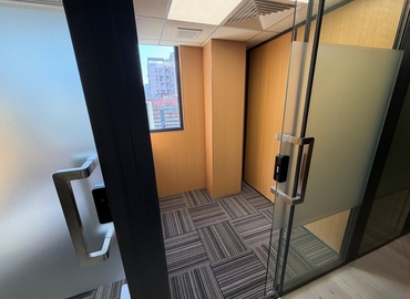 100 m² Business space in  Tsim Sha Tsui , Nathan Road 200號 (000) - 5 | MatchOffice.com