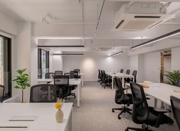 Business center 102-104 Des Voeux Road Central, Central,1/F—10/F, The Voeux 0 Central, Hong Kong