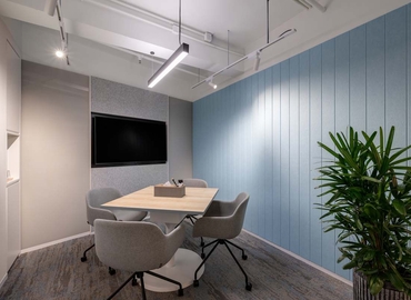 Business center 102-104 Des Voeux Road Central, Central,1/F—10/F, The Voeux 0 Central, Hong Kong