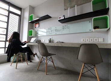 72 m² Serviced office building up for rent in Bali, Istana Kuta Galeria Blok BW No. 3A (80361) - 2 | MatchOffice.com