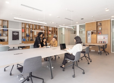 100 m² Business space building available to rent in Jakarta South, Jl. Jalan Jend. Sudirman Kav. 29 - 31 (12920) - 0 | MatchOffice