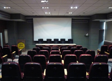50 m² Business park in Vadodara, 1st Floor (390007) - 1 | MatchOffice.com