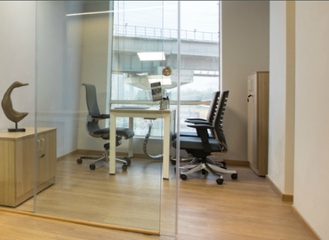1951 m² Business space in Gurgaon, DLF CyberHub  (120002) - 1 | MatchOffice