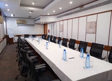 180 m² Conference hall in New Delhi, Building No. 21 (110019) - 1 | MatchOffice