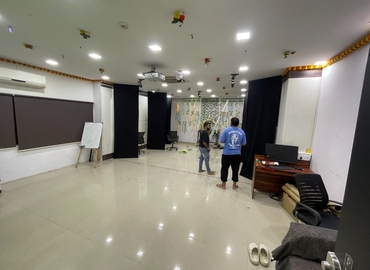 Office New Link Rd 400104 Mumbai Central