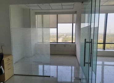 400 m² Business park in New Delhi, Sector 142 (201305) - 2 | MatchOffice