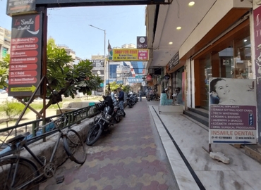 30 m² Shop for rent in Noida, J97C+MJC (201301) - 0 | MatchOffice.com