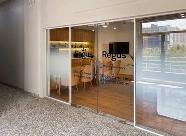 10 m² Business center in Noida, Regus Tower (201305) - 3 | MatchOffice.com