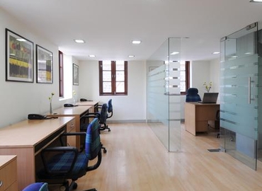100 m² Business park property for rent in Mumbai Central, DBS House (400001) - 1 | MatchOffice