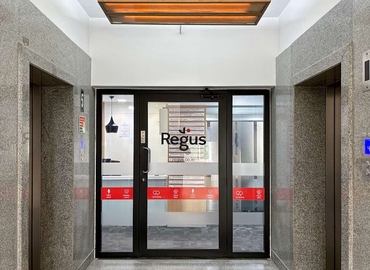 10 m² Shared workspace  in New Delhi, Punj Essen House (110019) - 2 | MatchOffice.com