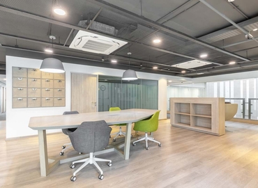 10 m² Business park in Ahmedabad, 1107 -114 A wing Ratnakar Nine Square  (380015) - 4 | MatchOffice