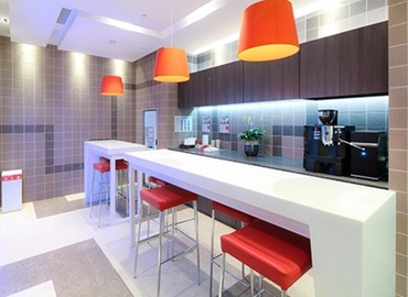 90 m² Shared workspace  in Fukuoka, 8-1 Hakataekichuogai (812-0012) - 4 | MatchOffice