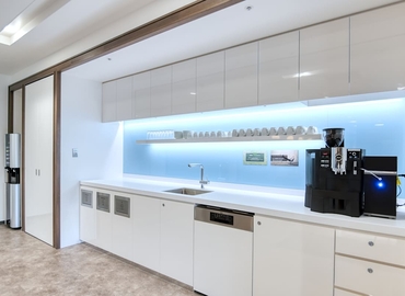 10 m² Business park in Yokohama, 2-2-1 Minatomirai (220-0012) - 4 | MatchOffice