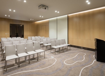 69 m² Convention center in Jeju City, Donggwangbondong-ro (699-920) - 2 | MatchOffice