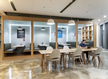 100 m² Serviced office place for rent in Manila, 28F & Penthouse World Plaza (1634) - 1 | MatchOffice.com