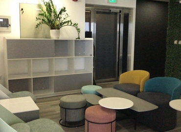 100 m² Shared workspace  in Dubai, 1 B St (%[postal_code]) - 1 | MatchOffice