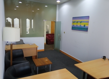100 m² Business park place for rent in Dubai, D85 (%[postal_code]) - 1 | MatchOffice.com