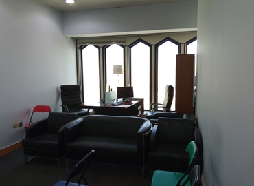100 m² Business center place available to rent in Dubai, 22nd floor Al masraf tower Baniyas Road (%[postal_code]) - 0 | MatchOffice.com
