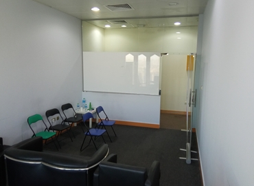 100 m² Business center place up for rent in Dubai, 22nd floor Al masraf tower Baniyas Road (%[postal_code]) - 2 | MatchOffice