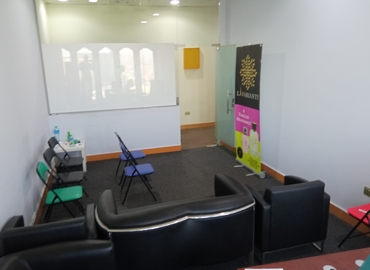 100 m² Serviced office place available to rent in Dubai, 22nd floor Al masraf tower Baniyas Road (%[postal_code]) - 10 | MatchOffice