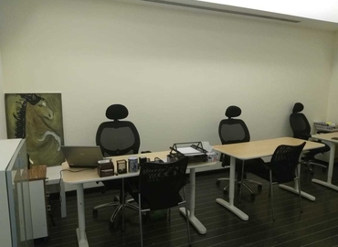 100 m² Business park building for rent in Dubai, Dusseldorf Business Point (%[postal_code]) - 1 | MatchOffice
