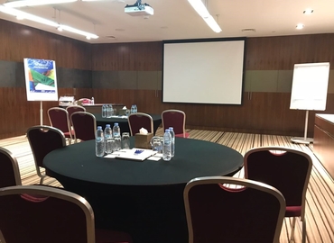 435 m² Conference space in Abu Dhabi, Yas Dr Street (%[postal_code]) - 1 | MatchOffice
