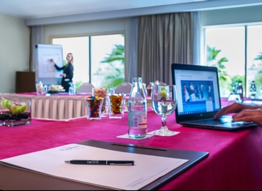 40 m² Conference hall in Abu Dhabi, Corniche Road (%[postal_code]) - 0 | MatchOffice.com