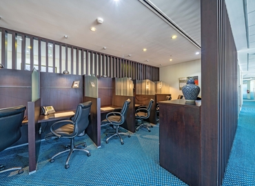 150 m² Shared workspace  in Abu Dhabi, Corniche Road (%[postal_code]) - 3 | MatchOffice.com