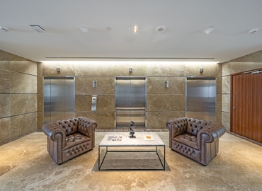 Virtual office in Abu Dhabi, Corniche Road (%[postal_code]) - 2 | MatchOffice.com