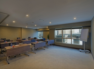 32 m² Conference center in Dubai, 26M3+79W (%[postal_code]) - 0 | MatchOffice