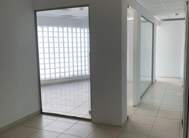 Office 68Q2+RGX  Dubai