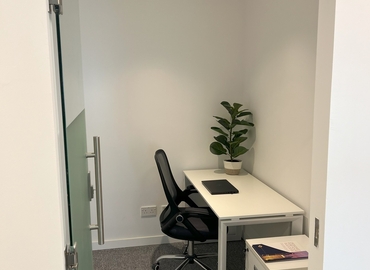 720 m² Business space in Dubai, Sheikh Rashid Tower (%[postal_code]) - 0 | MatchOffice.com
