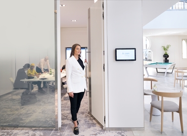  Meeting room in Dubai, King Salman Bin Abdulaziz Al Saud St (%[postal_code]) - 26 | MatchOffice