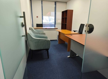 Office 777V+Q8G 000 Dubai