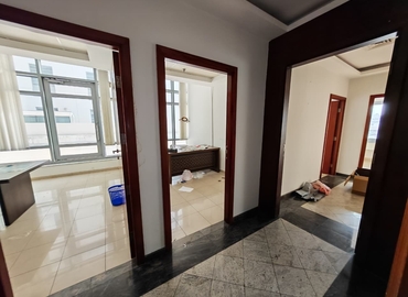 Office Al Muraqqabat Road 1 00000 Dubai