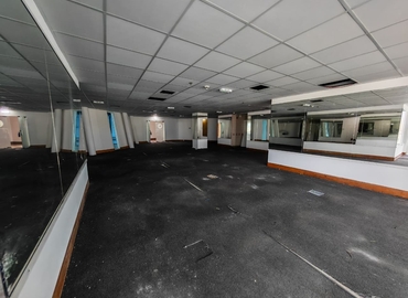 Office Khalid Bin Al Waleed Rd 00000 Dubai
