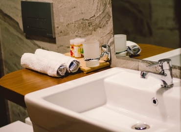 250 m² Conference hall in Tirana, Rruga Reshit Petrela (1001) - 28 | MatchOffice.com