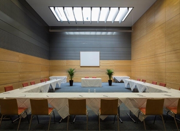 Rent a 120 m² Conference center in Mödling, Parkallee 2 (2334) - 1 | MatchOffice